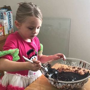 Meet your Posher, Dana